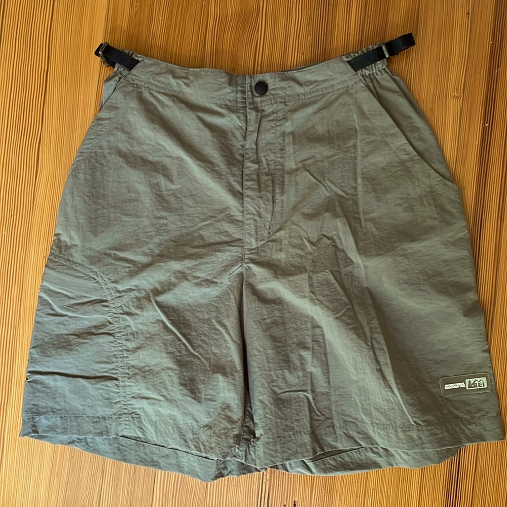 REI Cargo Sahara shorts 100% quick dry nylon for active sports
